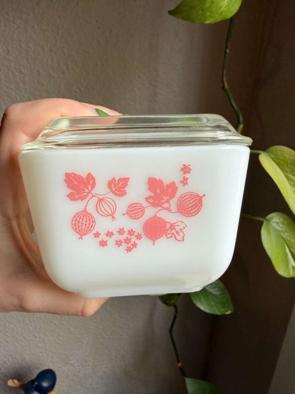 Vintage Pink Gooseberry Pyrex Refrigerator Dish With Lid - Picture 2 of 10